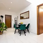 4 Stops To Colosseo - San Paolo House