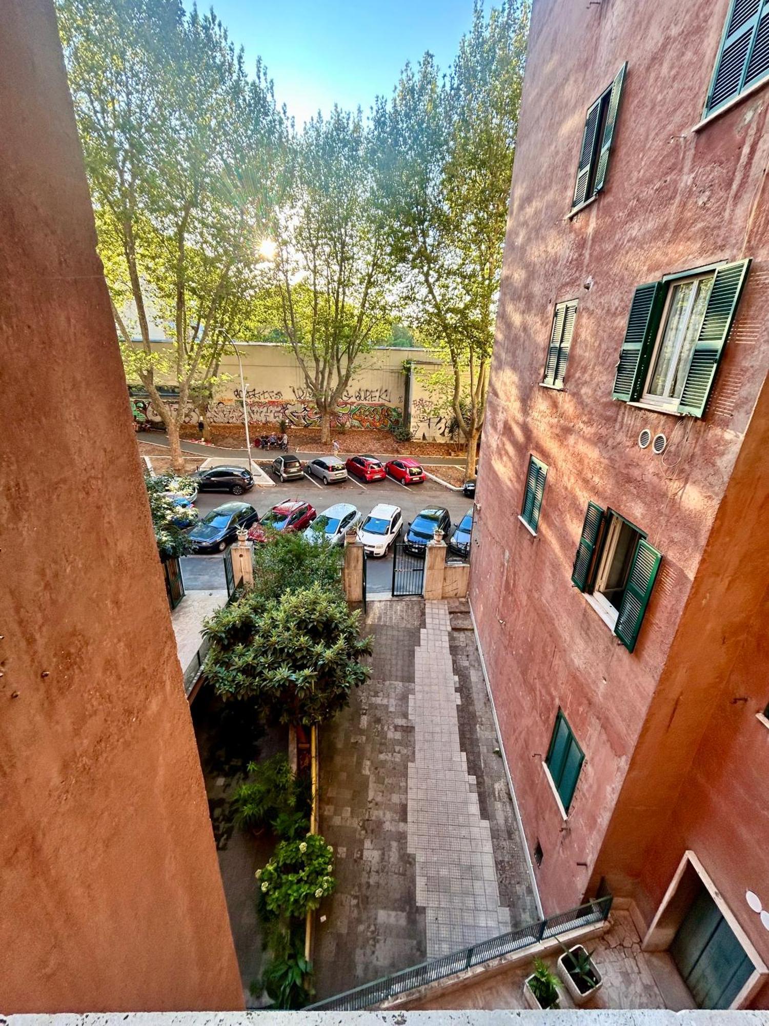 4 Stops To Colosseo - San Paolo House * Rom