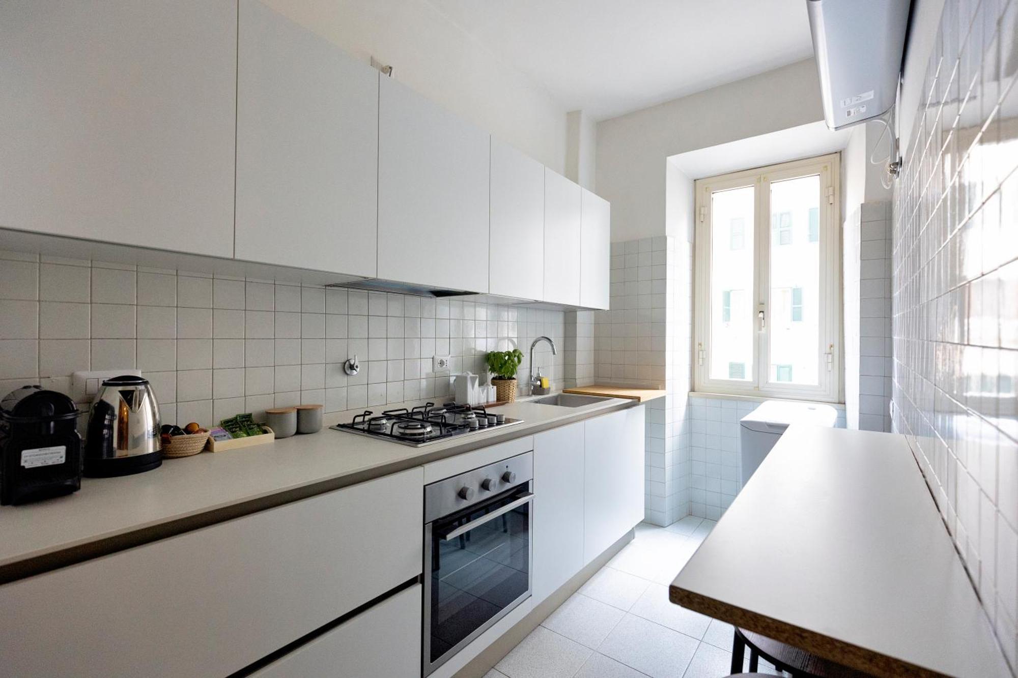 4 Stops To Colosseo - San Paolo House