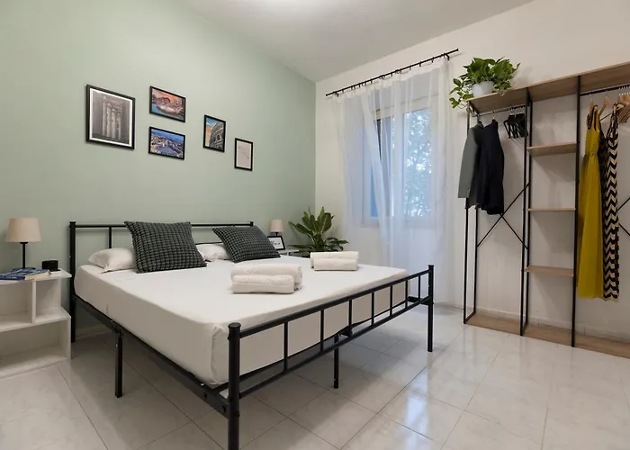 2Br Flat By Metro - 6Min To Colosseo - Full Kitchen - Wi-Fi - A-C