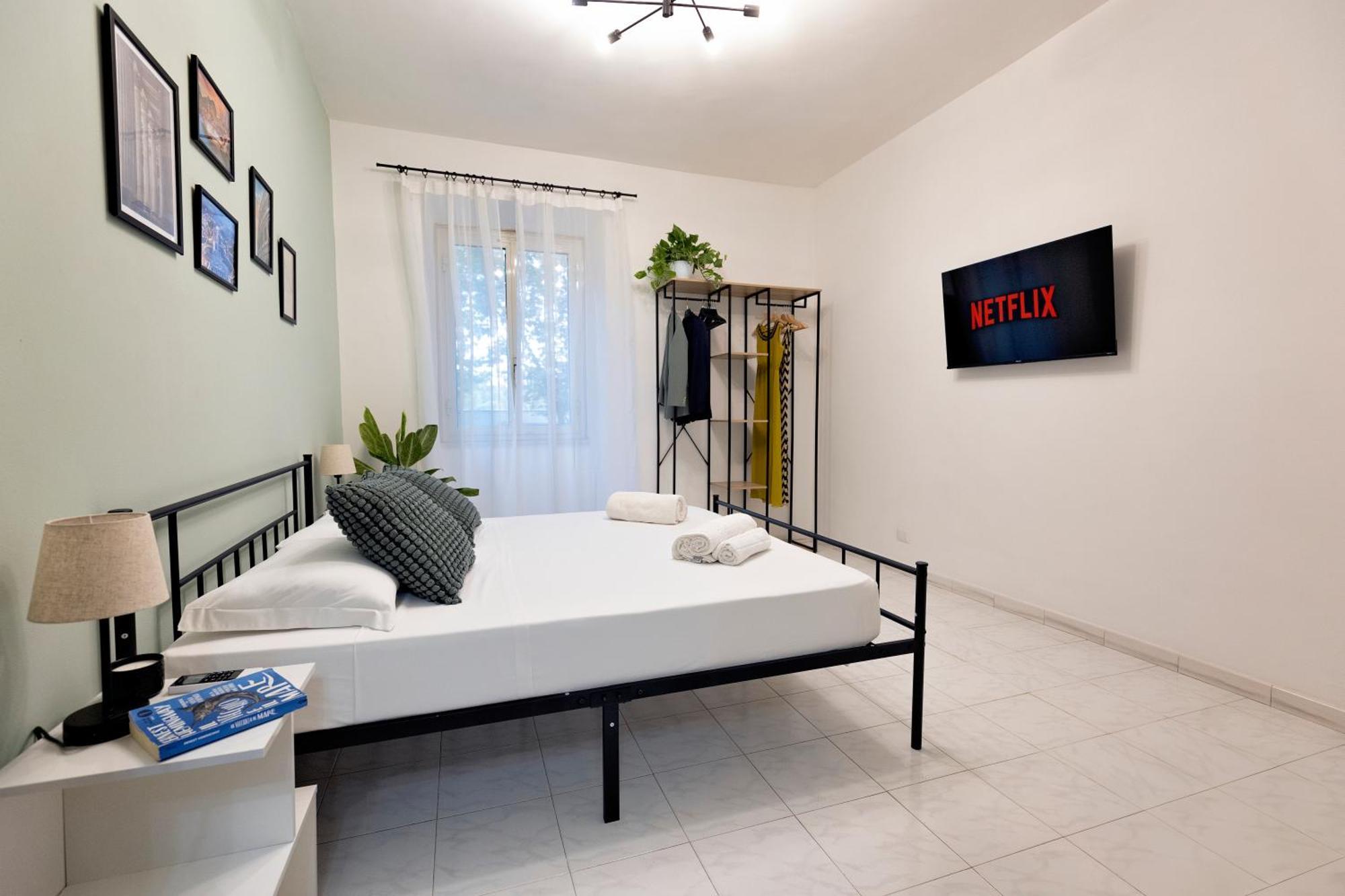 2br Flat By Metro - 6min To Colosseo - Full Kitchen - Wi-fi - A-c Feriehus